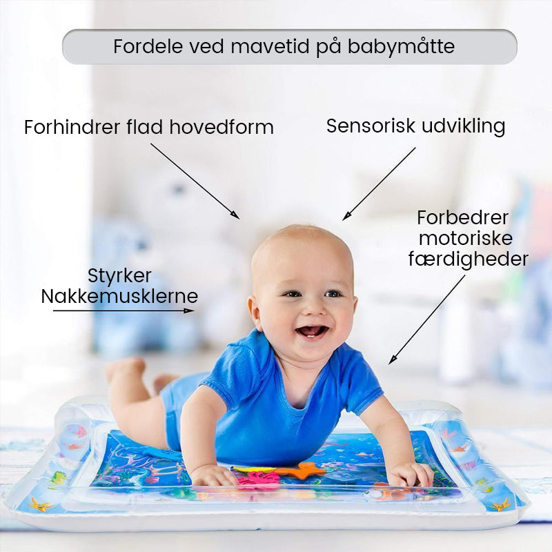 Oppustelig vandmåtte til spædbørn