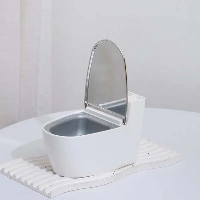 Kreativt toiletformet askebæger