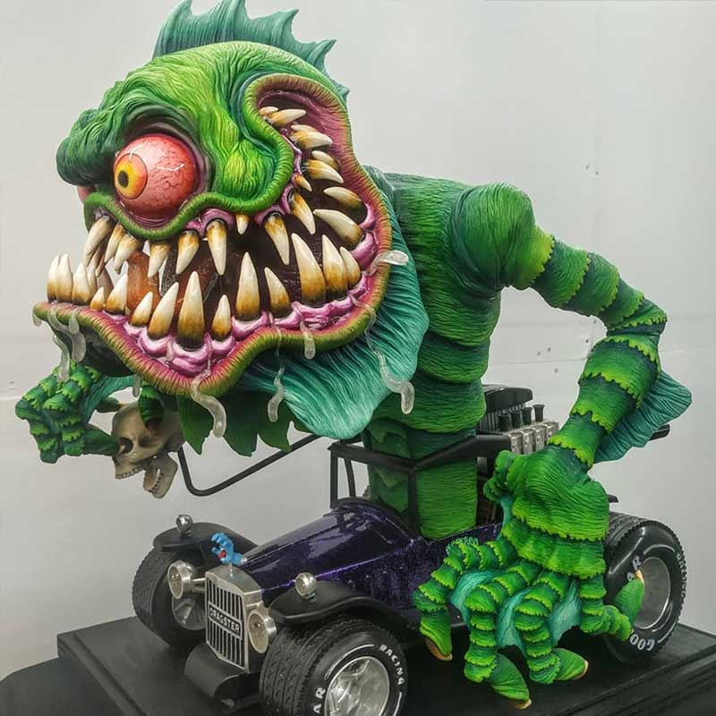 Vredt monster statue