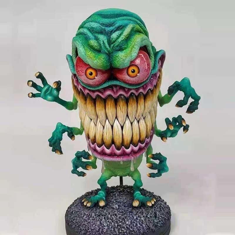 Vredt monster statue