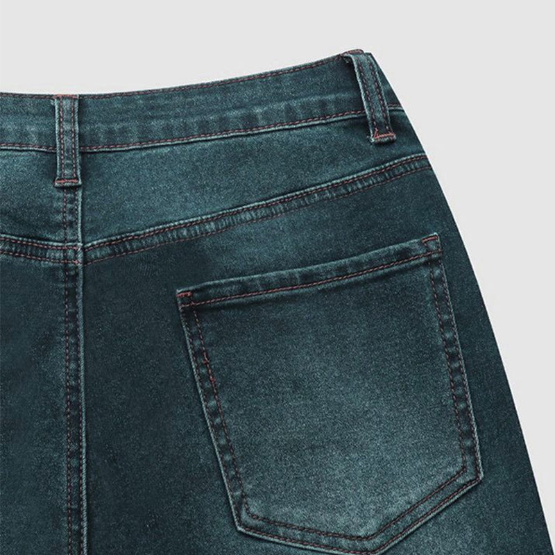 Mørkvaskede Midtalje jeans med brede ben og rå syninger