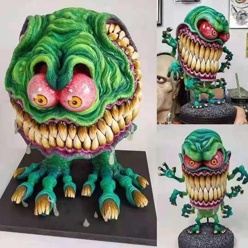 Vredt monster statue